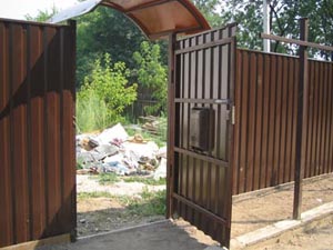 Козырек над калиткой